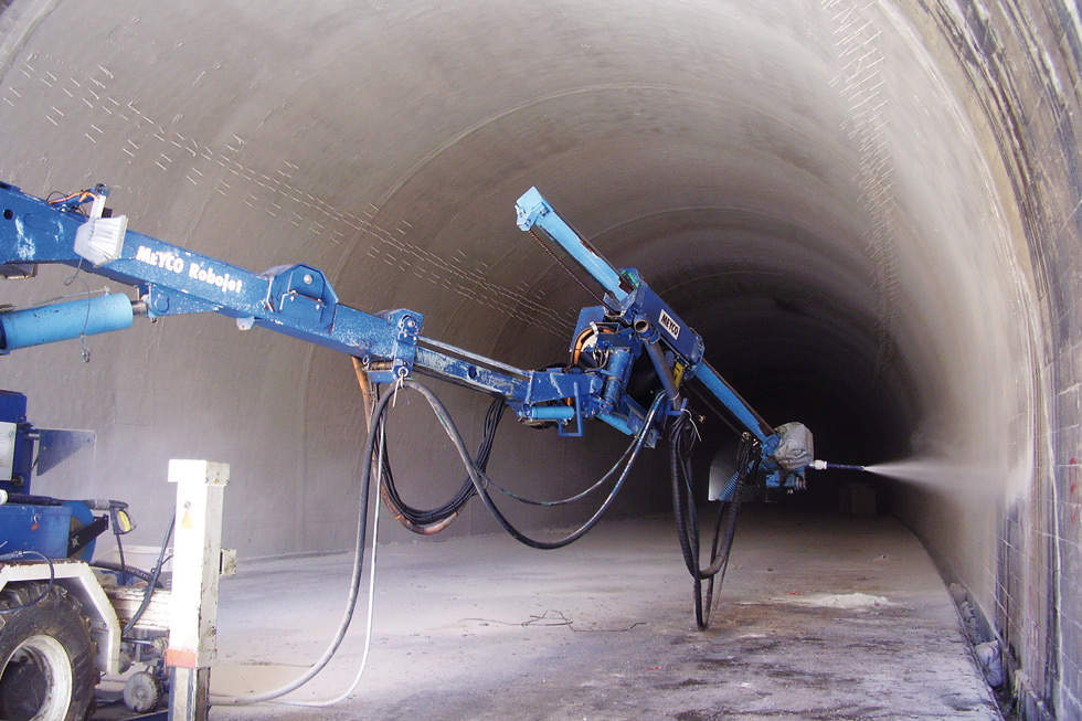 Today, due to its high capacity, only the wet mix method is used in tunnels for which MEYCO robotic equipment is ideally suited.