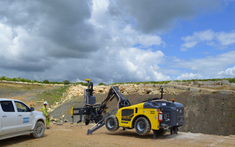 3. The first Atlas Copco Rock Buggy to be delivered to the UK is winning praise from drillers at the Blebe Stone limestone quarry in Lincolnshire.